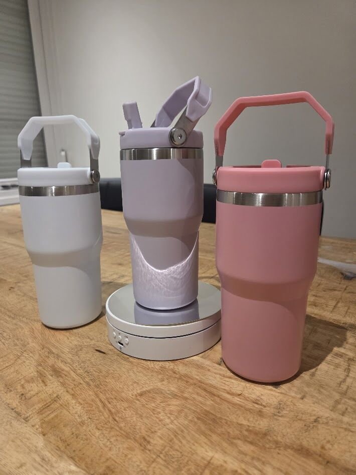 Drie neutrale tumblers in wit roze en lavendel